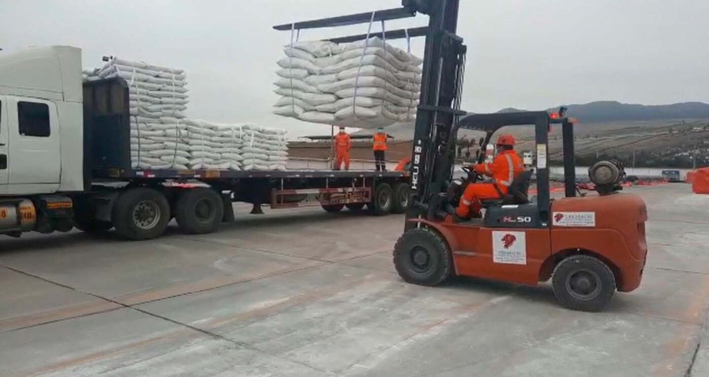 Montacargas en planta austral Chancay